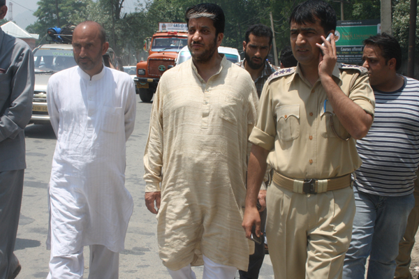 Delhi court extends ED custody of Shabir Shah