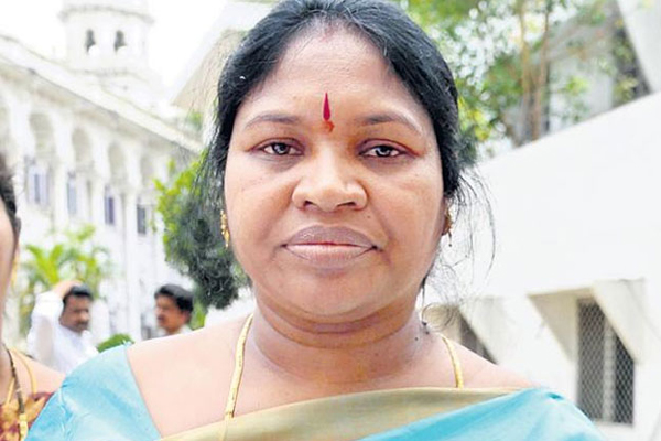 Alliance Politics: MLA Giddi Eswari falls between two stools!