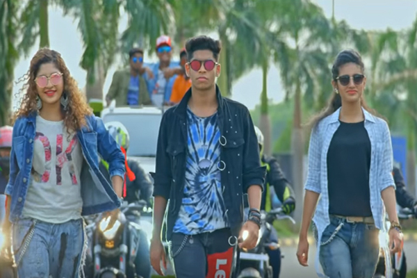  Freak Penne Rap Video Song 'Oru Adaar Love'